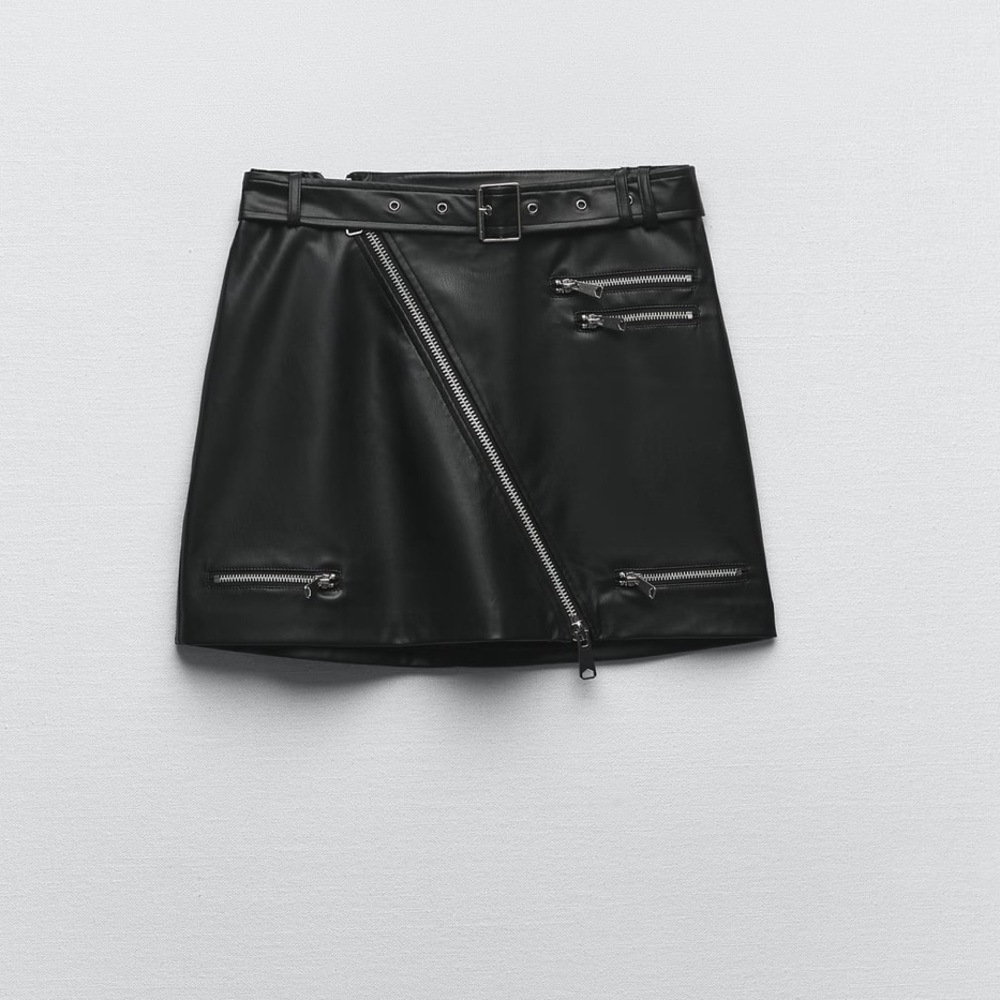 Faux leather skirt with zipper